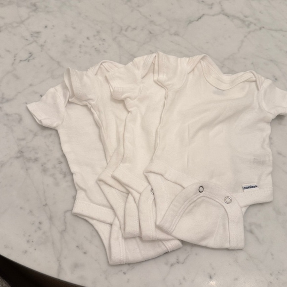 Preemie Baby Onesies 4 Pack White Gerber Short Sleeve Bodysuits NB Bundle